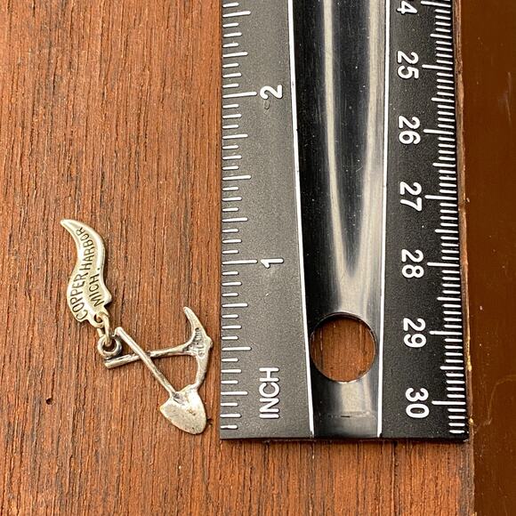 Vintage 925 Sterling Silver "Copper Harbor Mich" Pick Axe Shovel Pendant Charm - Picture 3 of 3